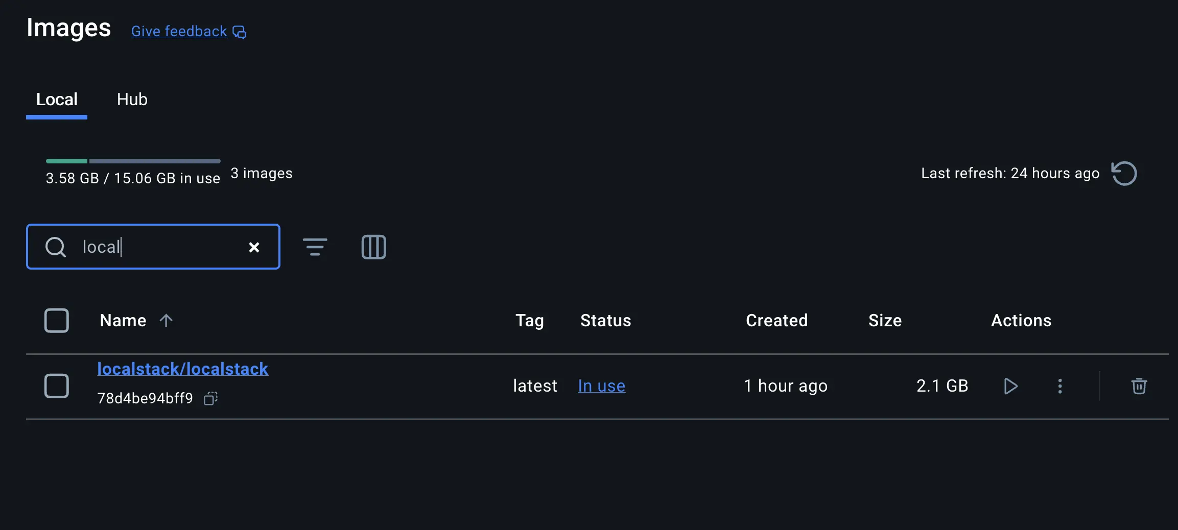 Diagrama que muestra los contenedores de LocalStack y MongoDB en funcionamiento en Docker Desktop