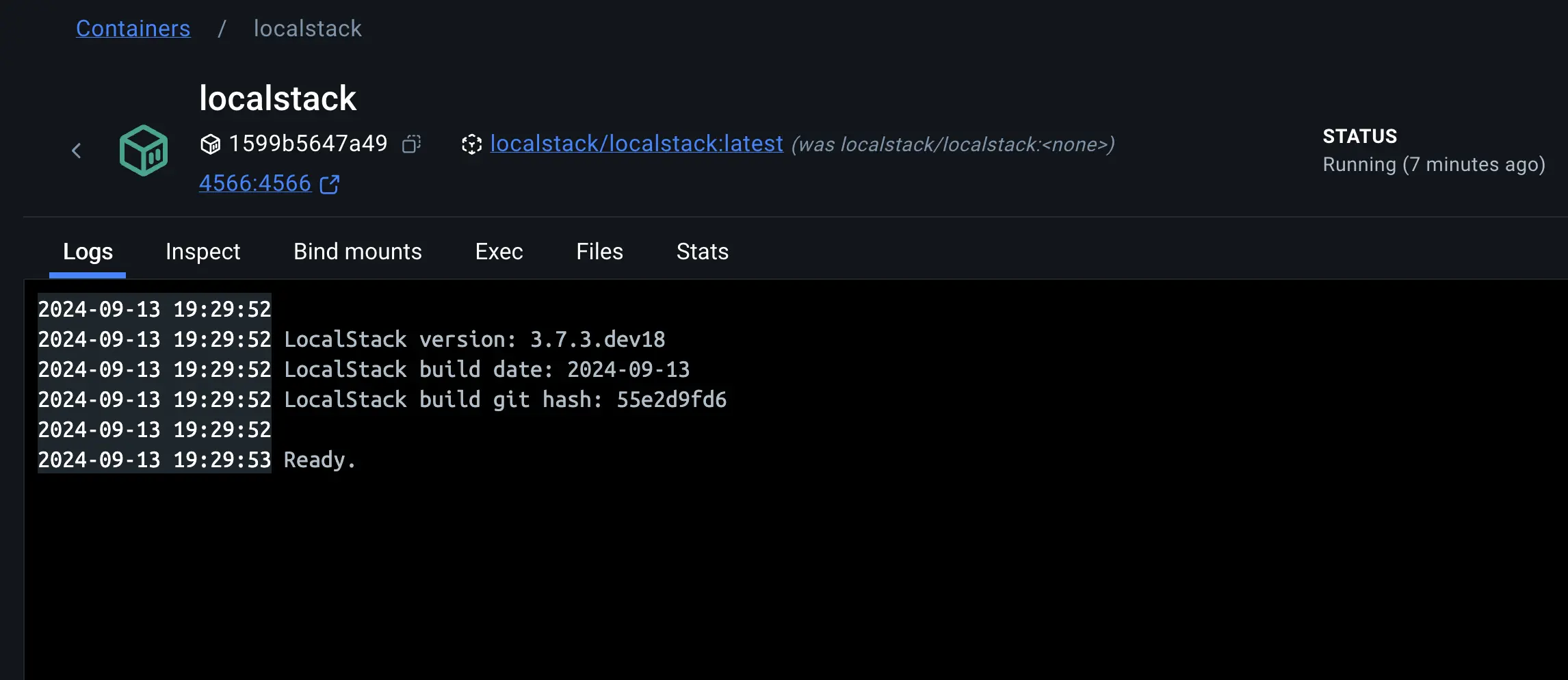 Diagrama que muestra los registros del contenedor de LocalStack