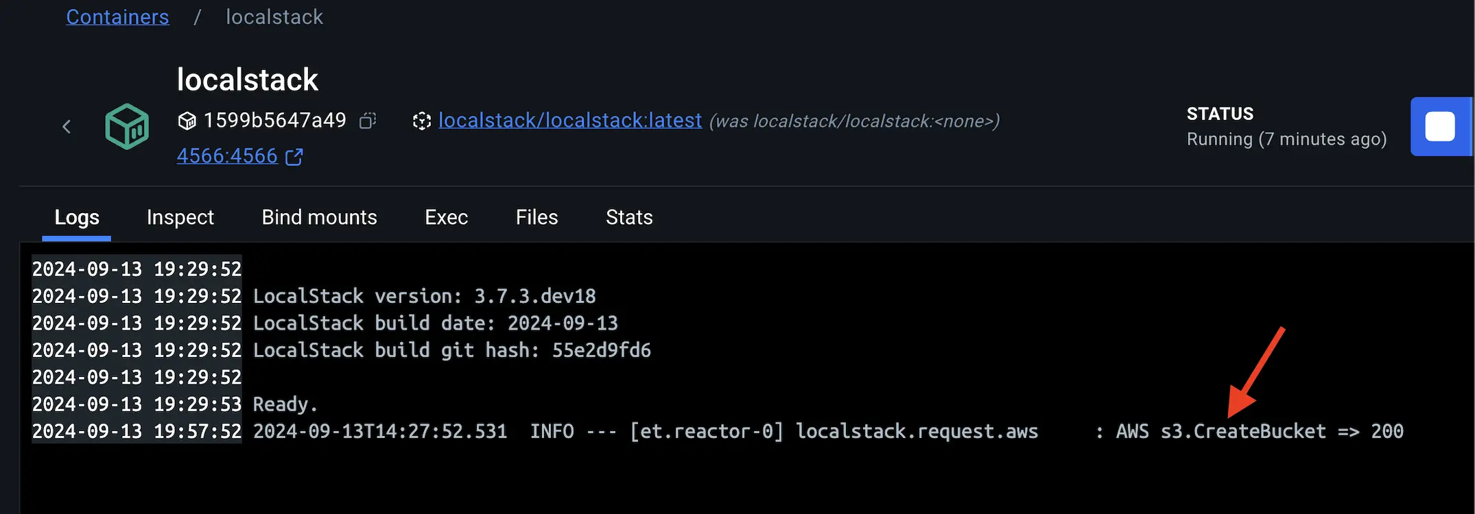 Diagrama que muestra los registros de LocalStack que destacan la creación exitosa del bucket de S3